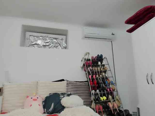 JuliaHayes webcam