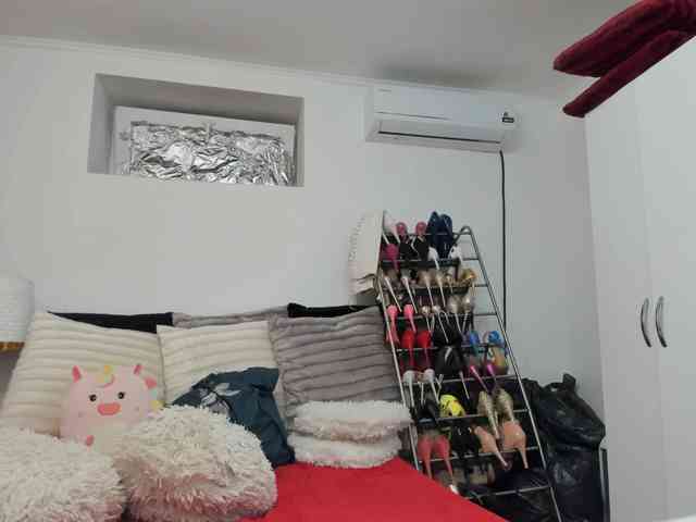 JuliaHayes webcam