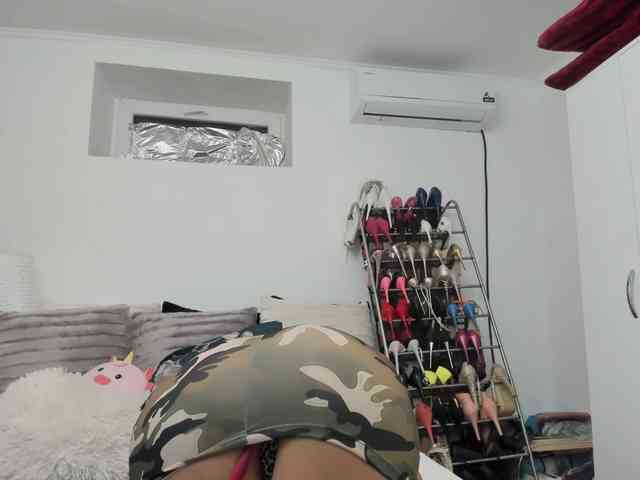 JuliaHayes webcam