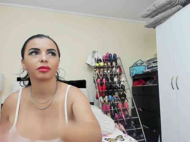 JuliaHayes webcam