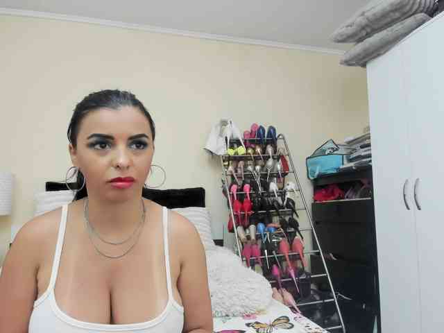 JuliaHayes webcam