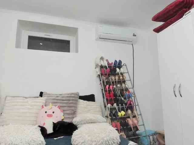 JuliaHayes webcam