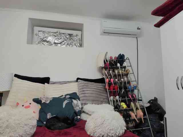 JuliaHayes webcam