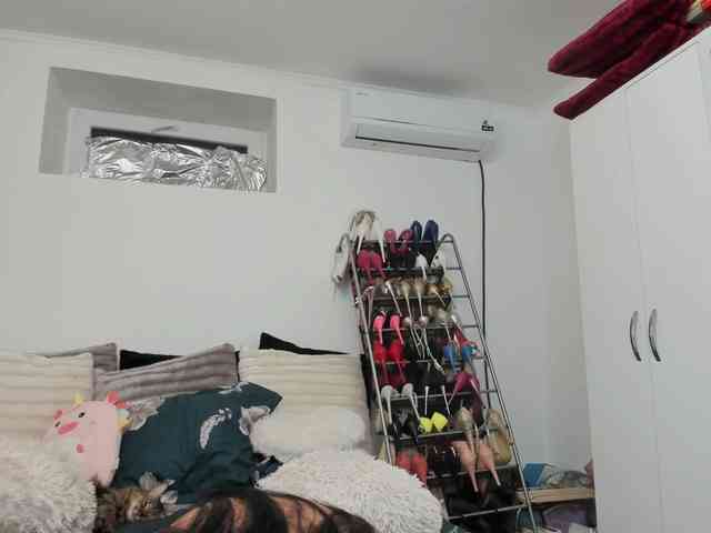 JuliaHayes webcam