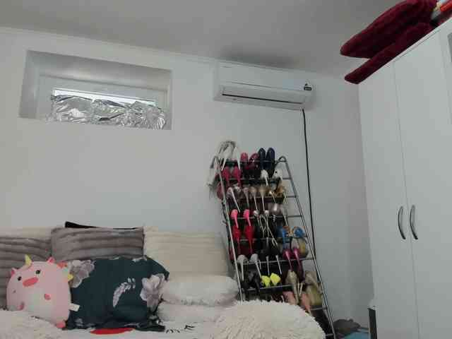 JuliaHayes webcam