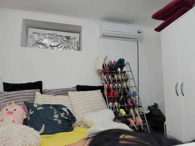 JuliaHayes webcam