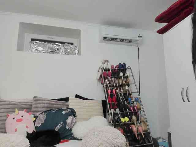 JuliaHayes webcam