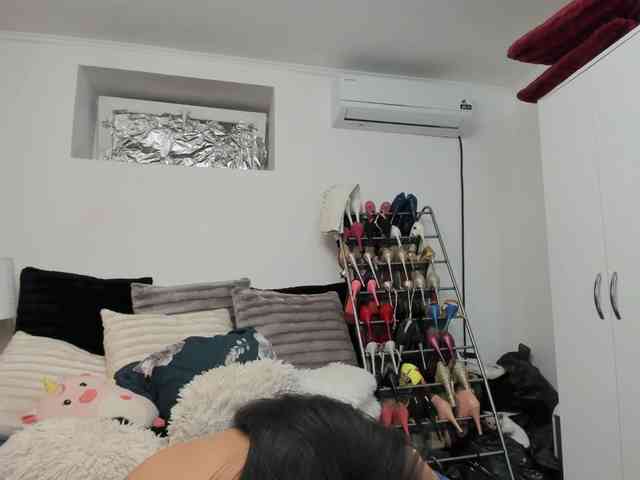 JuliaHayes webcam