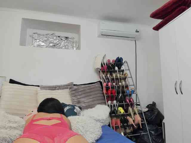 JuliaHayes webcam