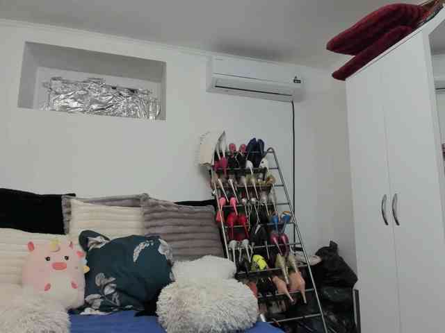 JuliaHayes webcam