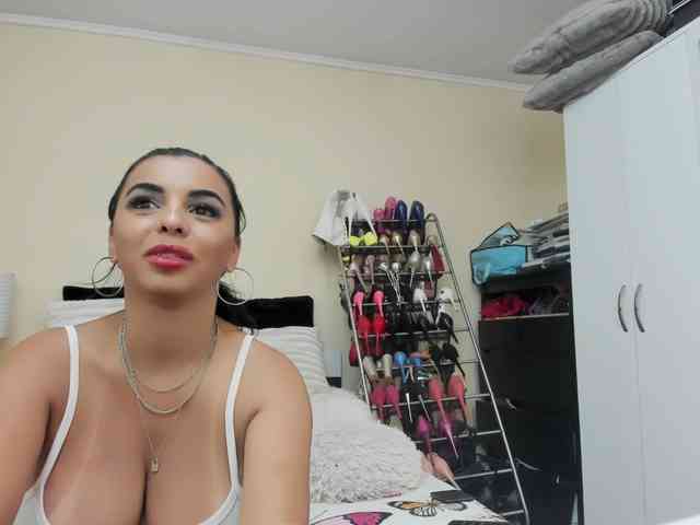JuliaHayes webcam