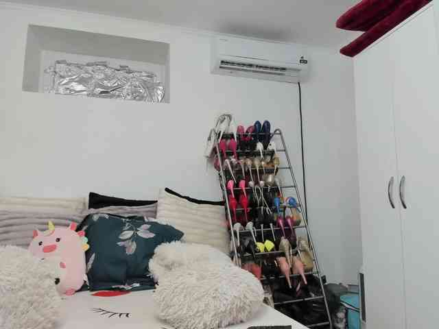 JuliaHayes webcam