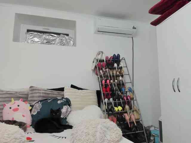 JuliaHayes webcam