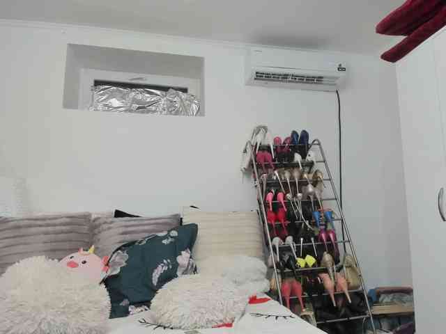 JuliaHayes webcam