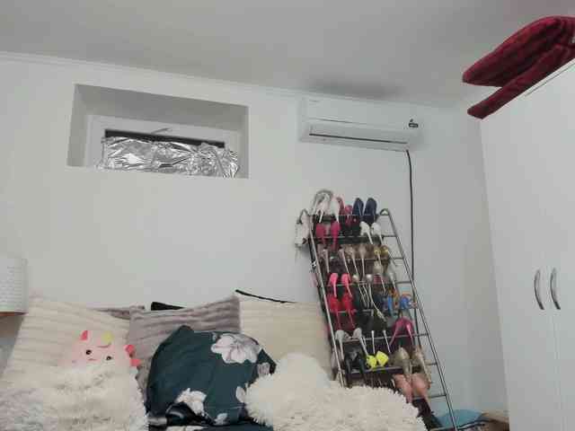 JuliaHayes webcam