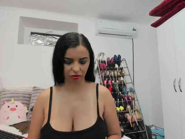 JuliaHayes webcam