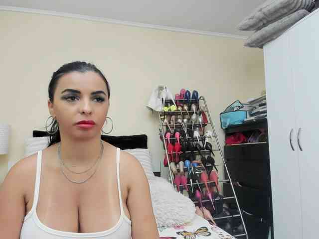 JuliaHayes webcam