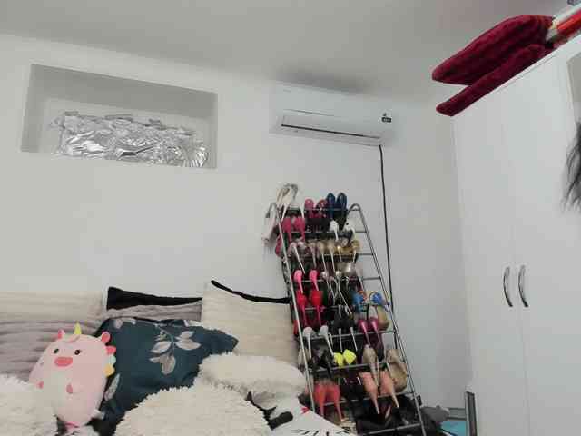 JuliaHayes webcam