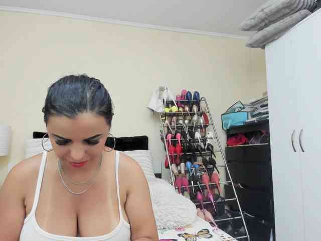 JuliaHayes webcam