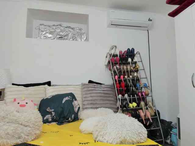 JuliaHayes webcam