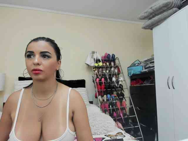 JuliaHayes webcam