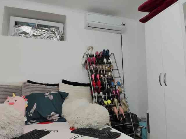 JuliaHayes webcam