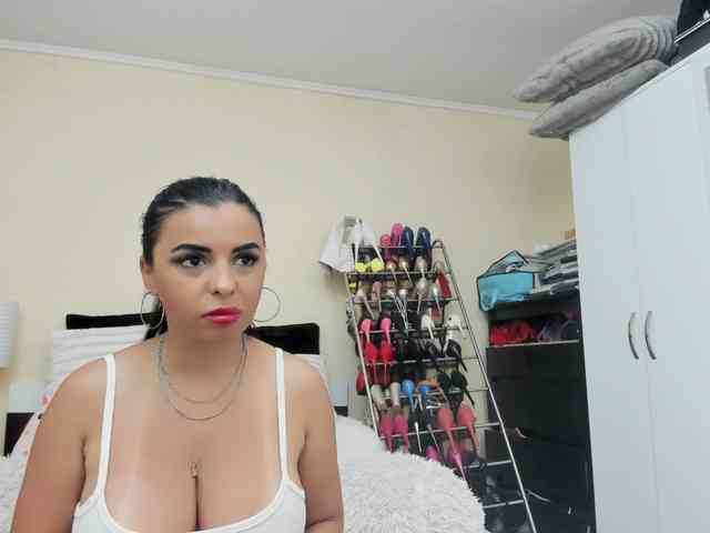 JuliaHayes webcam