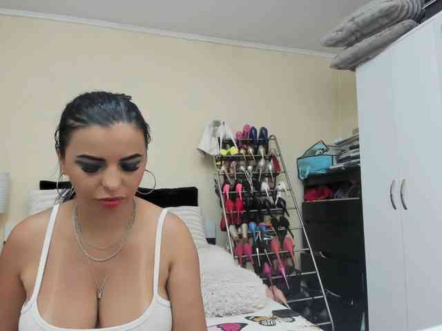 JuliaHayes webcam