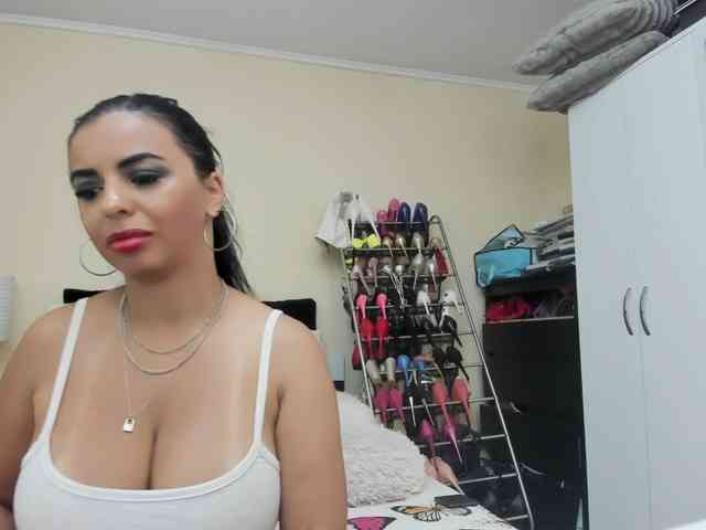 JuliaHayes webcam