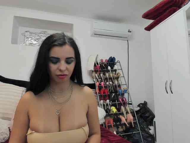 JuliaHayes webcam