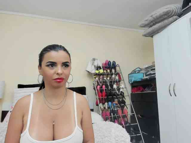 JuliaHayes webcam