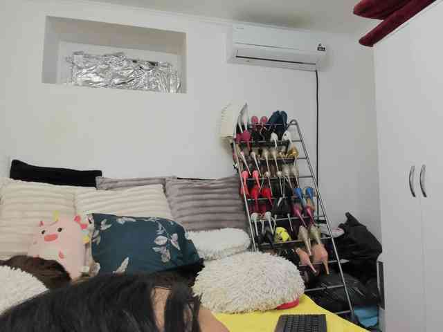JuliaHayes webcam