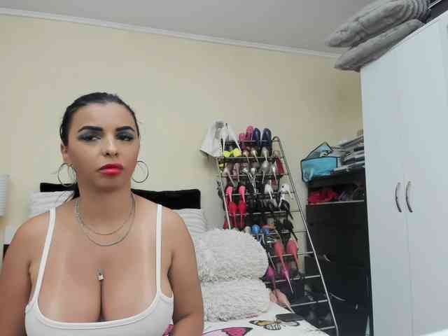 JuliaHayes webcam