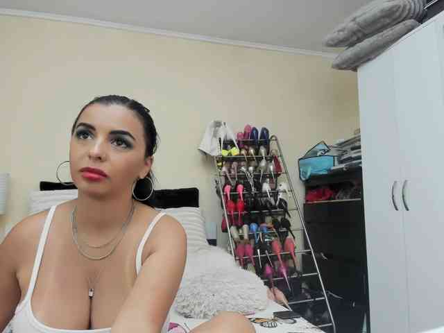 JuliaHayes webcam