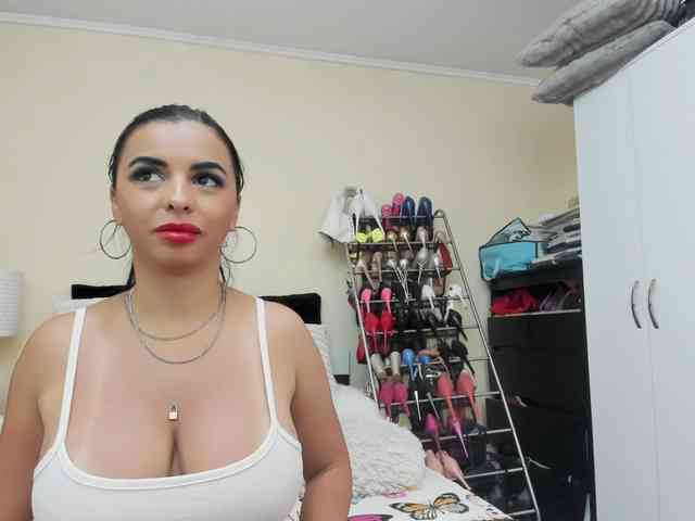 JuliaHayes webcam