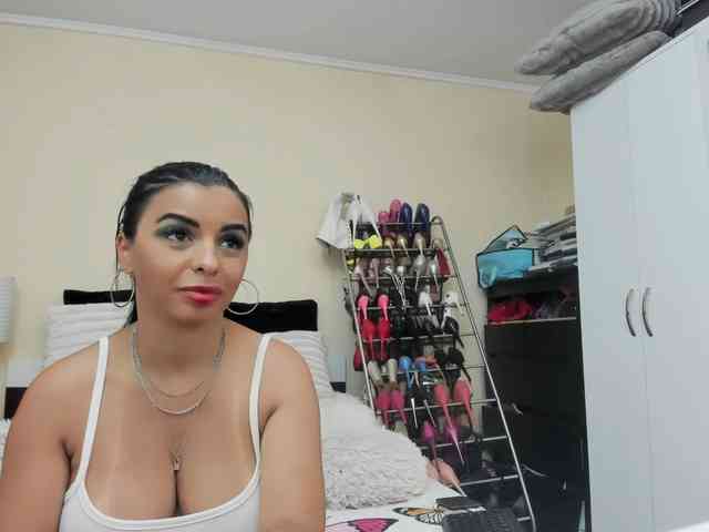 JuliaHayes webcam