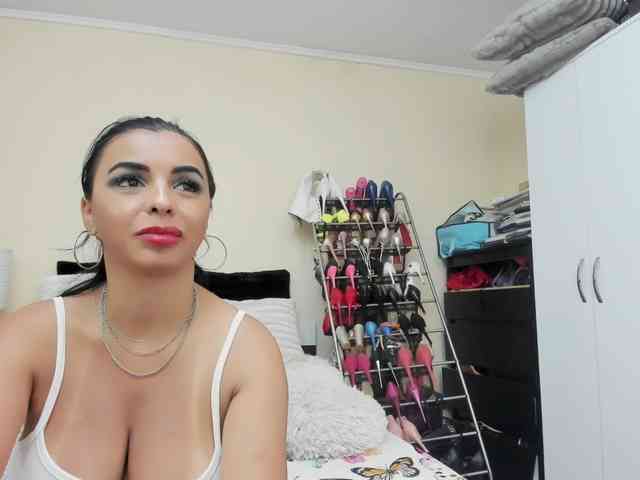 JuliaHayes webcam
