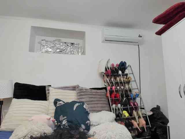 JuliaHayes webcam