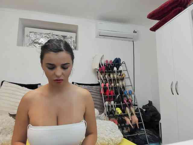 JuliaHayes webcam