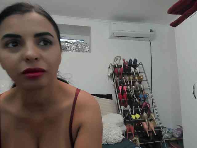 JuliaHayes webcam