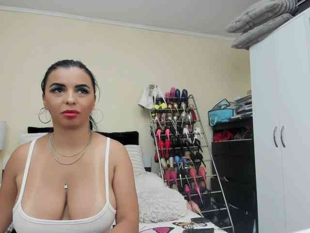 JuliaHayes webcam
