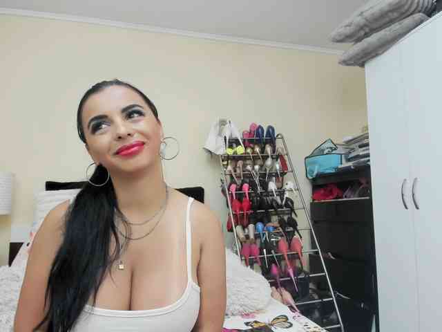 JuliaHayes webcam