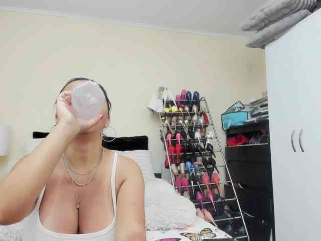 JuliaHayes webcam