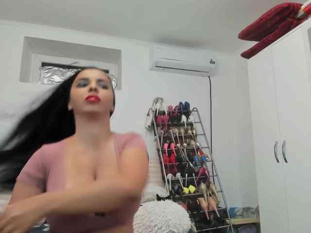 JuliaHayes webcam