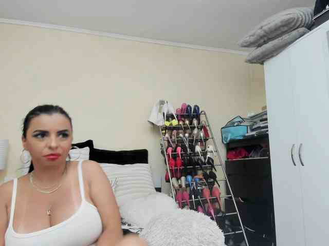 JuliaHayes webcam