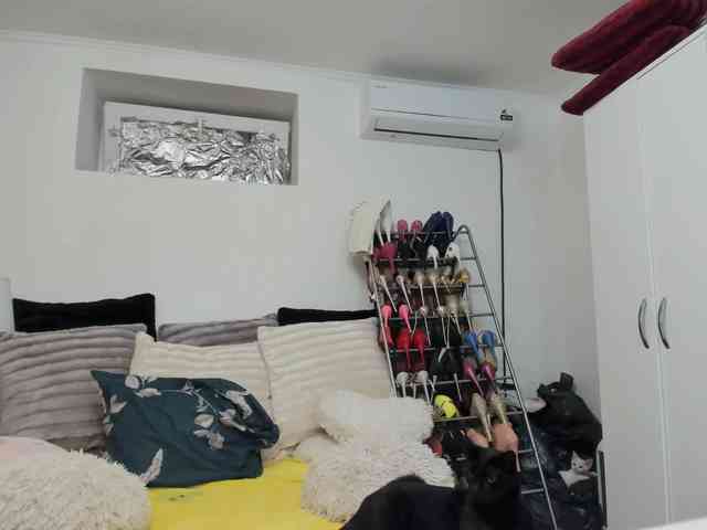 JuliaHayes webcam