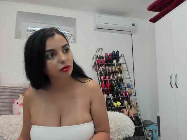 JuliaHayes webcam