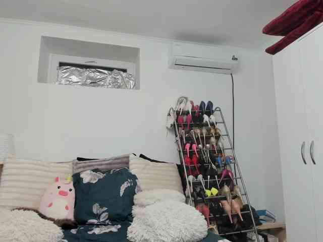 JuliaHayes webcam