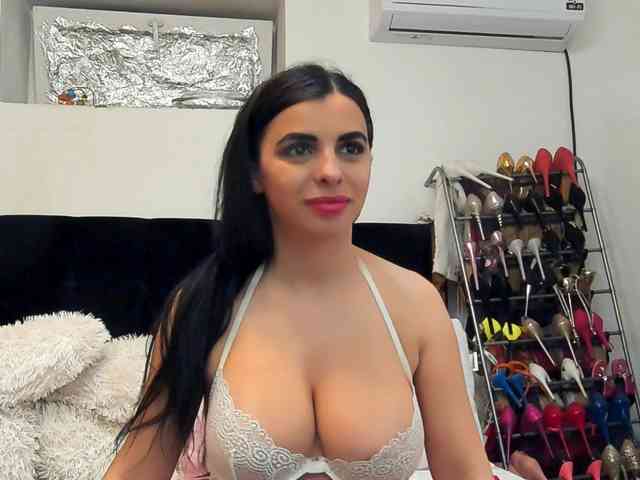 JuliaHayes90 Live Webcam on BongaCams