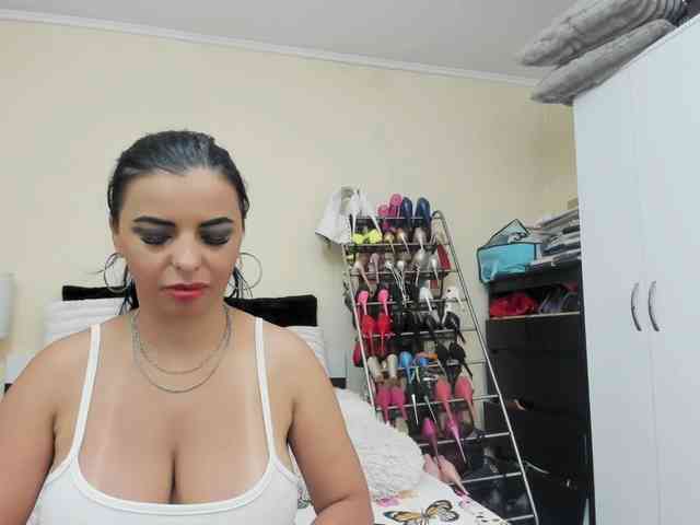 JuliaHayes webcam